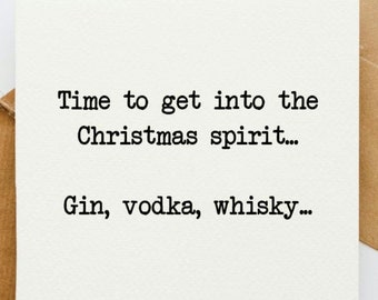 Peut inclure: Une carte blanche avec du texte noir qui dit "Time to get into the Christmas spirit... Gin, vodka, whisky..."