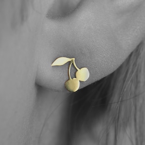 kleine Kirschen Ohrstecker - 14K massiv Goldschmuck, minimalistischer Schmuck, elegante Ohrstecker, schönes Geschenk