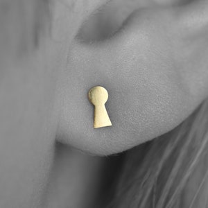kleiner Schlüsselloch Ohrstecker - 14K massiv Goldschmuck, minimalistischer Schmuck, elegante Ohrstecker, schönes Geschenk