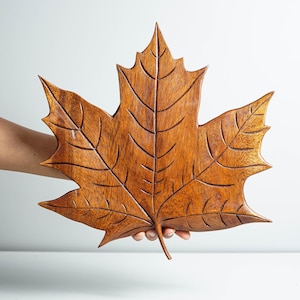 Ahornblatt Holzwandkunst, Holzschnitzerei Wandkunst, Blatt Wanddekor, hängende Wandverzierung, handgemacht, Esszimmerdekor, Gedenkgeschenk