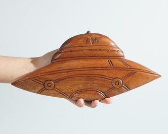 Ufo Wall Decor, Alien Wall Art, Wood Carving, Handcrafted, Flying Ufo, Space Decor, Hanging Art, Handmade Decoration, Gift for Mother