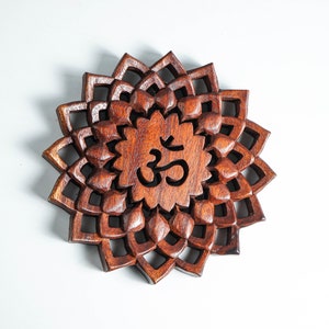 Kronchakraskulptur, Sahasrara Chakra i trä, antik staty, träsnideri, mandala-väggdekor, hängande staty, rumsdekor, present till mamma bild 4