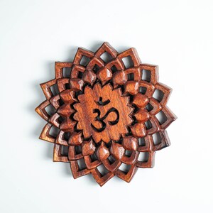 Kronchakraskulptur, Sahasrara Chakra i trä, antik staty, träsnideri, mandala-väggdekor, hängande staty, rumsdekor, present till mamma bild 5