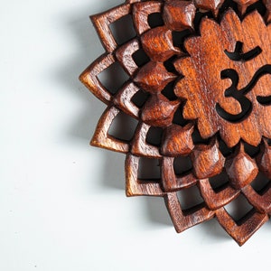 Kronchakraskulptur, Sahasrara Chakra i trä, antik staty, träsnideri, mandala-väggdekor, hängande staty, rumsdekor, present till mamma bild 8