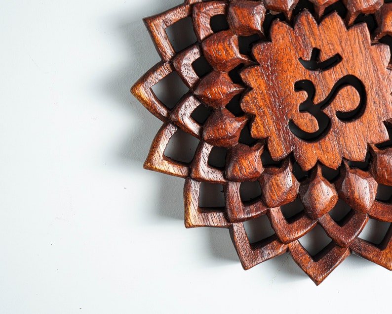 Kronchakraskulptur, Sahasrara Chakra i trä, antik staty, träsnideri, mandala-väggdekor, hängande staty, rumsdekor, present till mamma bild 8