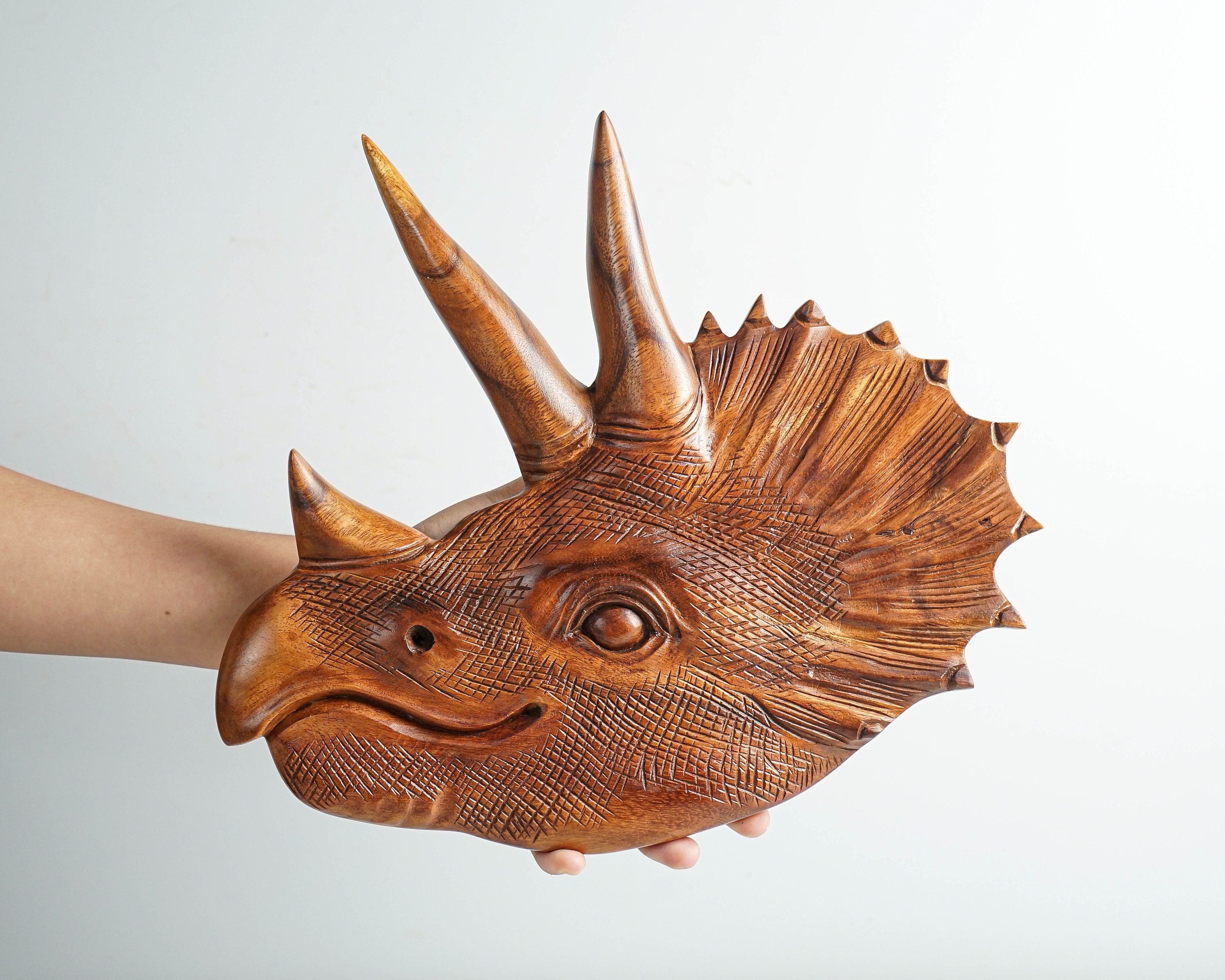 Triceratops Kopf Wandkunst, Holz Dinosaurier, Jurassic Tribe, Holzschnitzerei, Kopf Statue, Hängende Verzierung, Halloween Dekor, Geschenk für Zuhause