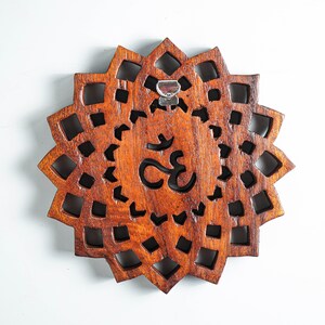 Kronchakraskulptur, Sahasrara Chakra i trä, antik staty, träsnideri, mandala-väggdekor, hängande staty, rumsdekor, present till mamma bild 9