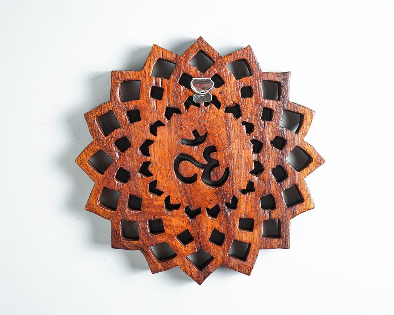 Kronchakraskulptur, Sahasrara Chakra i trä, antik staty, träsnideri, mandala-väggdekor, hängande staty, rumsdekor, present till mamma bild 9