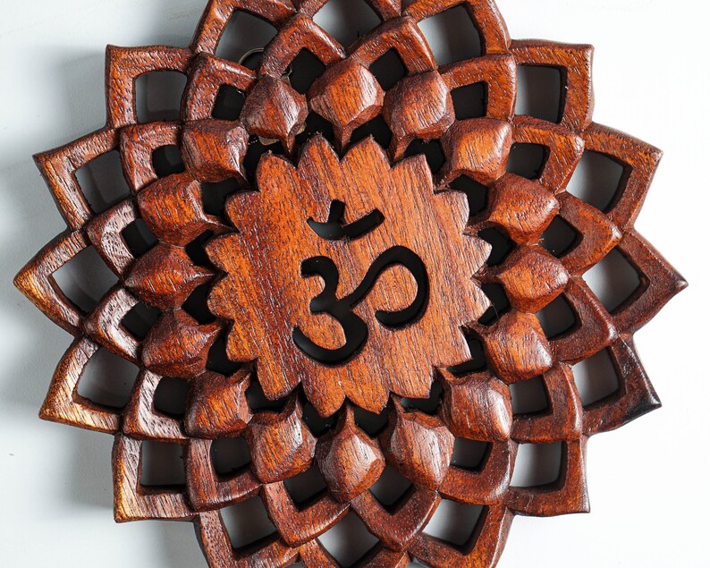 Kronchakraskulptur, Sahasrara Chakra i trä, antik staty, träsnideri, mandala-väggdekor, hängande staty, rumsdekor, present till mamma bild 6