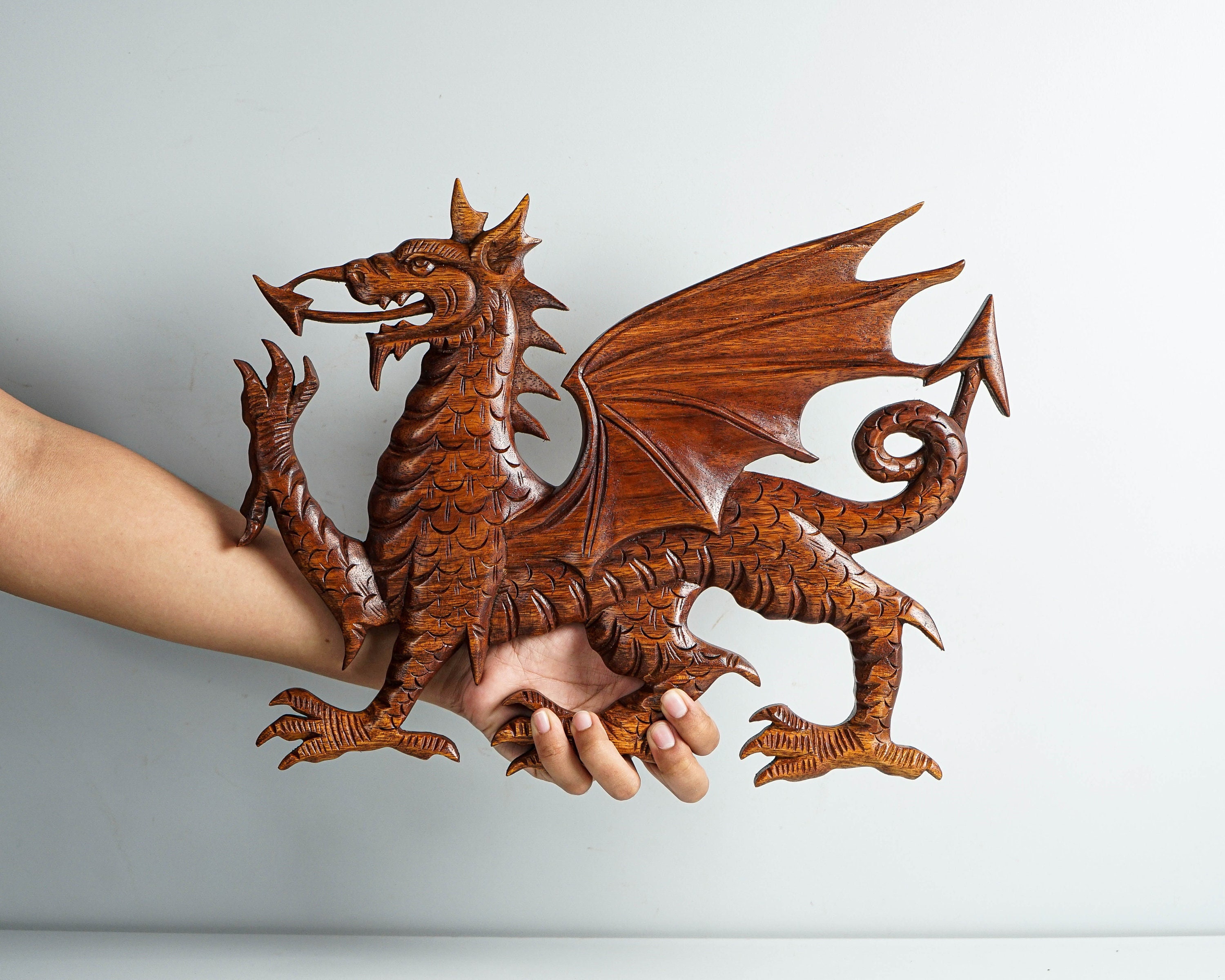 Welsh Dragon Wall Decor, wandkleden, hangende houten kunst, mystiek dier, houtsnijwerk, handgemaakt, esthetische kamerdecoratie, herdenkingscadeau