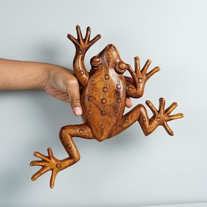 Frog Wall Statue, Wooden Animal, Handmade Decor, Wood Wall Art, Animal Statue, Wood Carving, Handcrafted, Living Room Decor, Handmade Gift