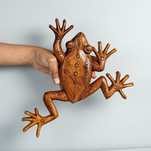 Statue murale grenouille, animal en bois, décoration artisanale, art mural en bois, statue d'animal, sculpture sur bois