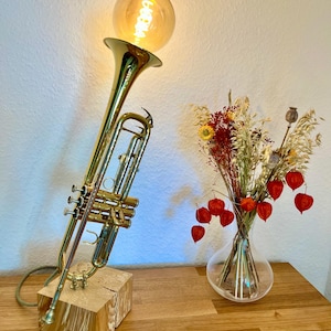Trumpet lamp decorative lamp eye-catcher upcycling design lamp vintage lamp desk lamp gift musical instrument bugle