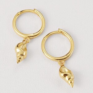 sea shell conch hoop earrings, summer earrings, jewelry for girl, jewelry gift, ocean earrings, 18k gold plated earrings, silver 925