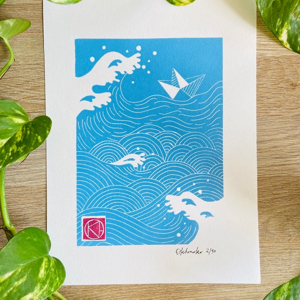 Linogravure artisanale Bleu ciel - Petit bateau dans les vagues- Bretagne -Linoprint-Linocut-Nature-Cadeau-Handmade-Art-Handprinted-Artisan