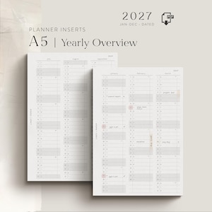 Może przedstawiać: Wkłady do planera A5 z rocznym przeglądem na 2027 rok, datowane od stycznia do grudnia. Białe arkusze papieru prezentują pionowe kolumny miesięczne z szarymi cieniowanymi wierszami, uporządkowane według dni tygodnia, z etykietami tekstowymi.