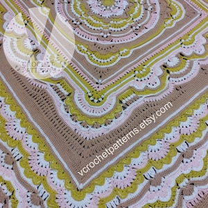 Pode incluir: Um cobertor de croch&ecirc; com um design circular no centro. O cobertor &eacute; feito com fio marrom, branco, rosa e amarelo. O cobertor tem uma borda festonada. O texto "vcrochetpatterns.etsy.com" &eacute; vis&iacute;vel no canto inferior direito.