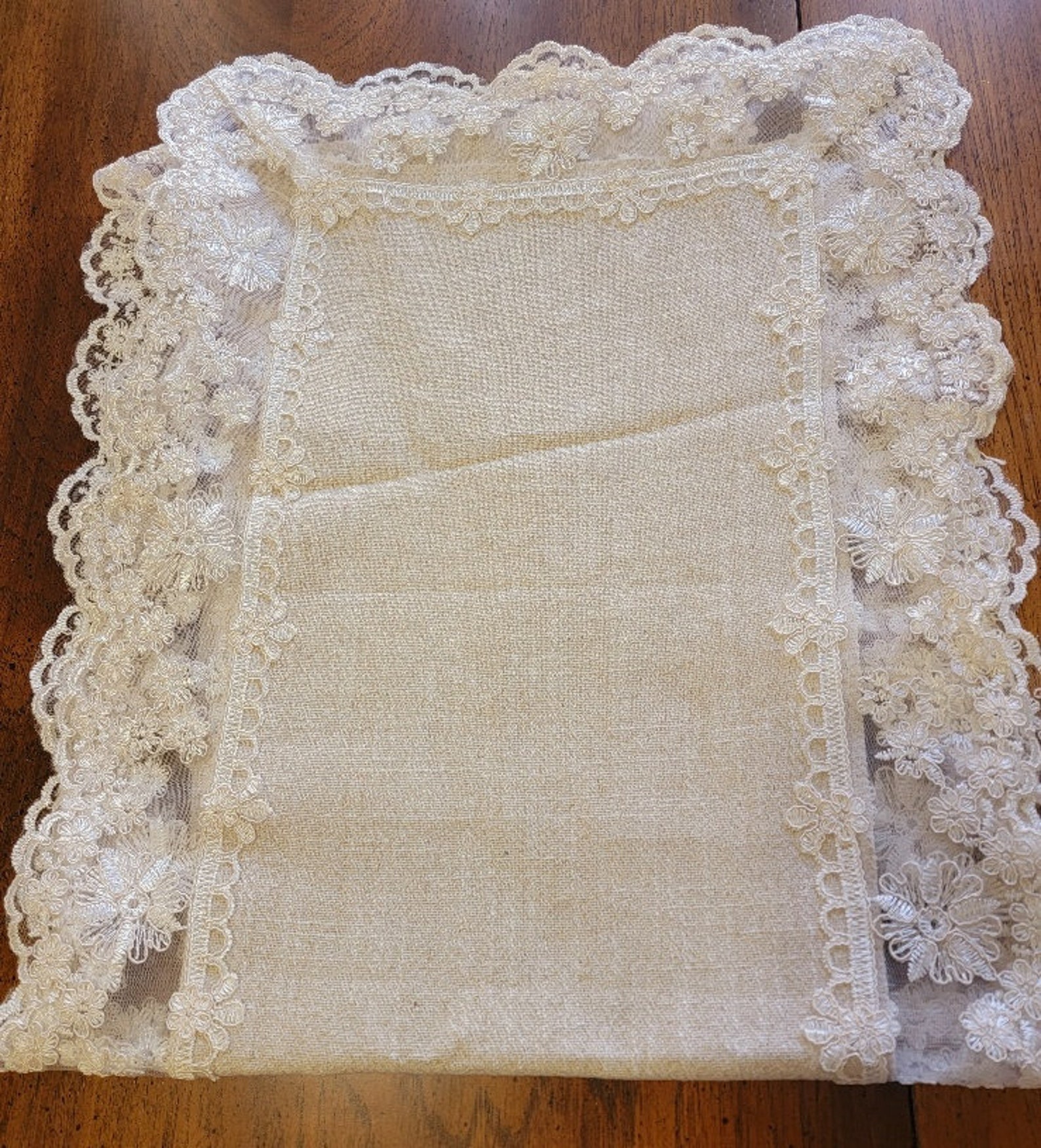 Elegant línen and lace Table runner Etsy