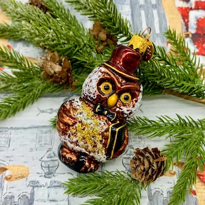 Christmas Owl Ornament – Glass Owl in Top Hat – Handmade Animal Tree Decoration – Retro Forest Bird Figurine – Holiday Gift Idea