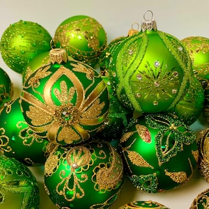 Set of 20 Green Christmas Ornaments – Handmade Glass Baubles with Gold Glitter – Elegant Holiday Tree Decorations – Luxury Xmas Balls