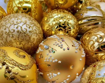 Gold and Ivory Glass Ornaments – Elegant 10 Piece Set – Hand Decorated Baubles – Christmas Tree Decor – Vintage Inspired Luxury Style