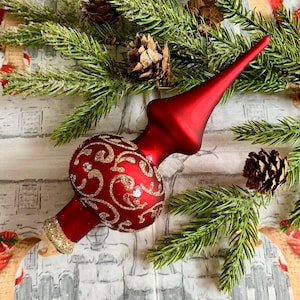 Red Glass Christmas Tree Topper – Hand Painted Holiday Finial – Elegant Ornament for Vintage Christmas Decor – Christmas Glass Ornament
