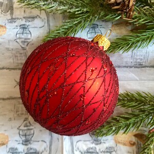 Red Glass Christmas Ornament – 8 cm Matte Bauble with Glitter Lines – Handmade Elegant Holiday Tree Decoration