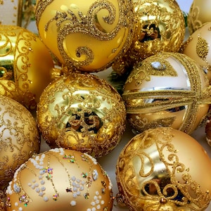 Gold Glass Christmas Ornaments – 20 Piece Set – Luxury Holiday Baubles – Hand Painted Tree Decorations – Elegant Vintage Style Decor