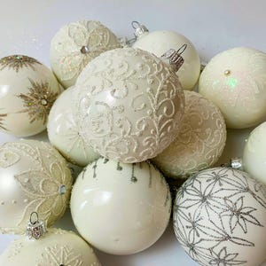 White Christmas Ornaments – Handmade Glass Baubles Set of 10 – Luxury Glitter Tree Decorations for Elegant Holiday Decor