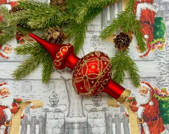 Red Glass Tree Topper – Vintage Style – Handmade Christmas Ornament with Gold Glitter – Elegant Holiday Decoration
