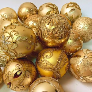 Gold Christmas Ornaments – Set of 10 Glass Baubles – Luxury Holiday Tree Decorations – Handmade Gold Xmas Balls