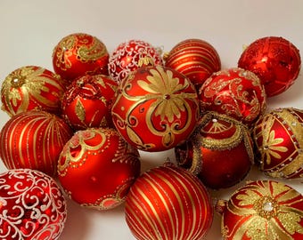 Conjunto elegante de 10 bolas de Natal vermelhas sortidas com glitter dourado – enfeites de vidro feitos à mão – decorações clássicas de luxo para árvores de Natal