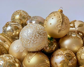 Luxury Gold Glass Ornaments Set of 30 – Handmade Glitter Baubles – Elegant Christmas Tree Decorations for Festive Home and Event