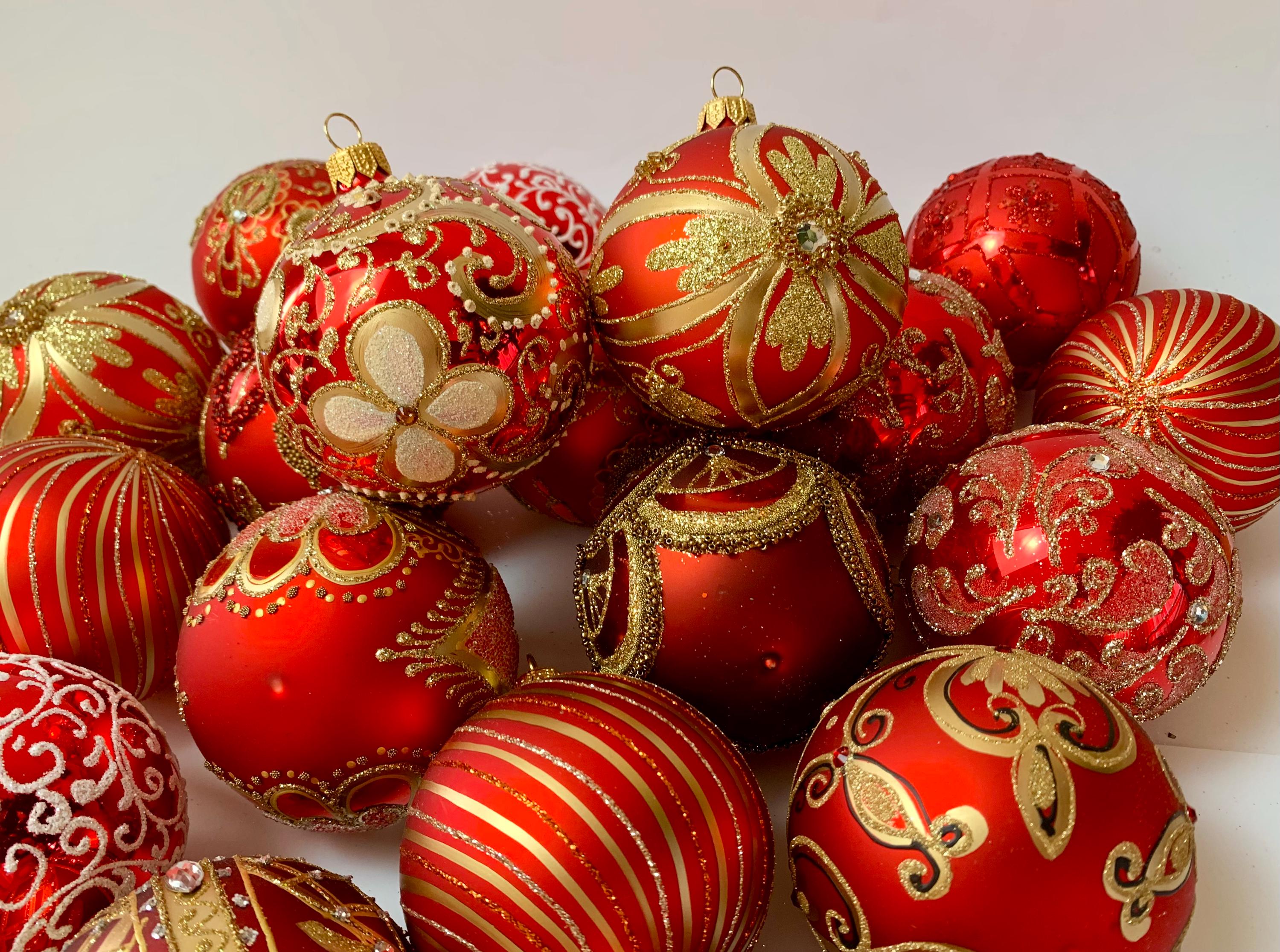 赤と金のガラス製クリスマスオーナメント30個セット - 手作りの