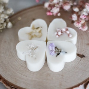 Lot of scented fondants with dried flowers image 1