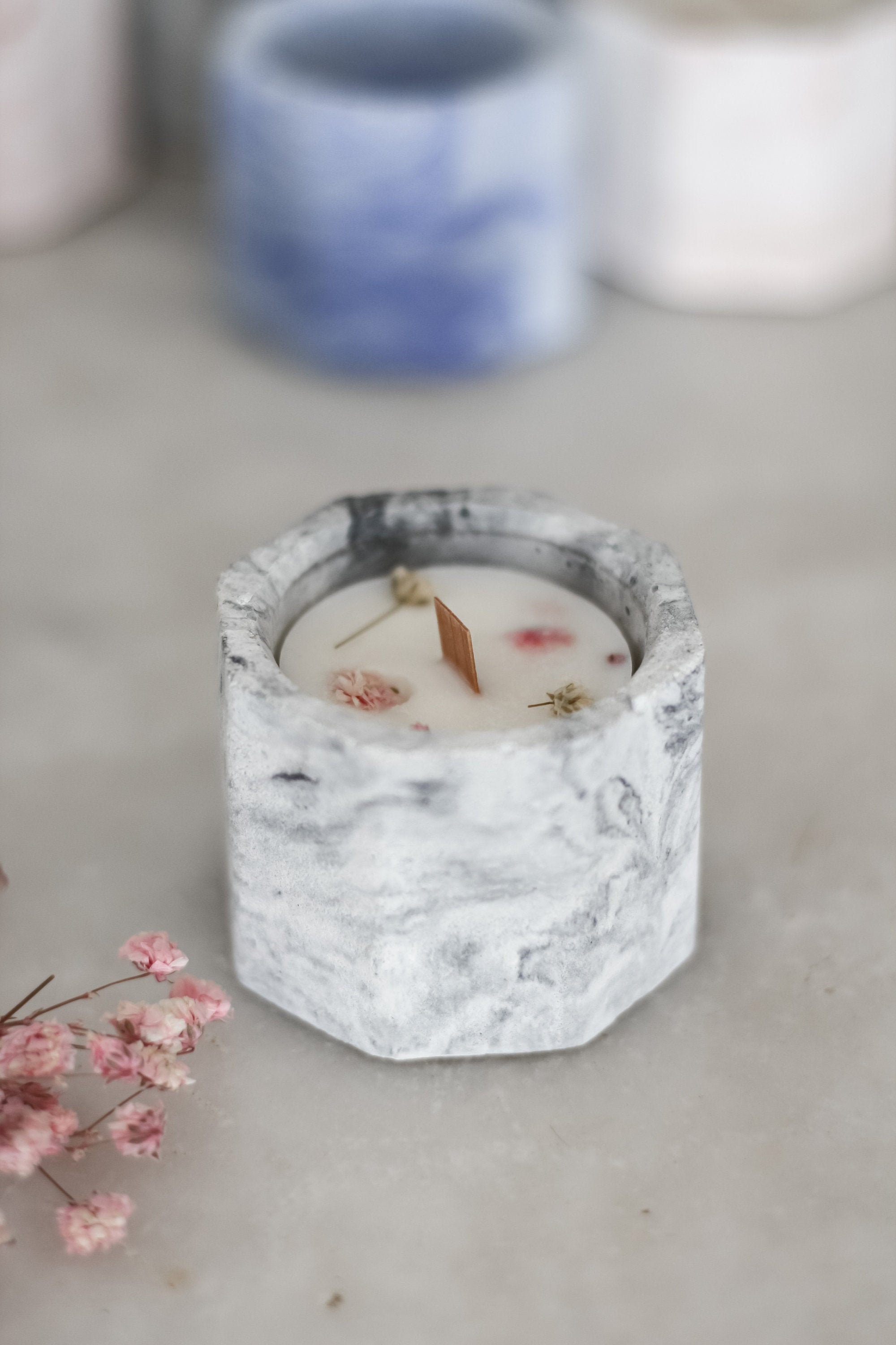 Bougie Parfumée Fleurie Pot en Béton