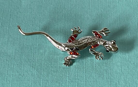 Lizard brooch, silver lizard pin, gecko brooch, lizard jewelry, rhinestone lizard pin, red lizard brooch, gecko pin, red gecko brooch,