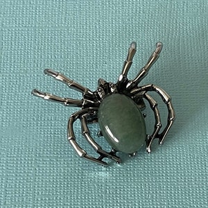 Green spider brooch, green aventurine spider pin, Halloween spider pin, tarantula spider pin, wedding spider brooch, lucky spider, jewelry image 2