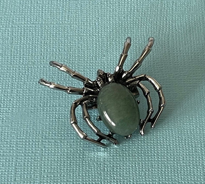 Green spider brooch, green aventurine spider pin, Halloween spider pin, tarantula spider pin, wedding spider brooch, lucky spider, jewelry image 2