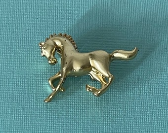 Vintage horse brooch, gold horse pin, horse jewelry, Kentucky Derby, mustang brooch, bronco horse, thoroughbred horse pin, horse racing,