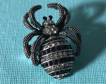 Rhinestone spider brooch, spider pin, Halloween brooch, Halloween spider pin, black spider pin, silver spider brooch, spider jewelry, insect