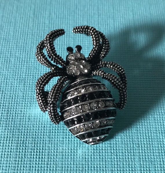 High Quality Metal Black Crystal Spider Brooch Custom Pearl Faberge Spider  Women Brooches For Halloween Gift