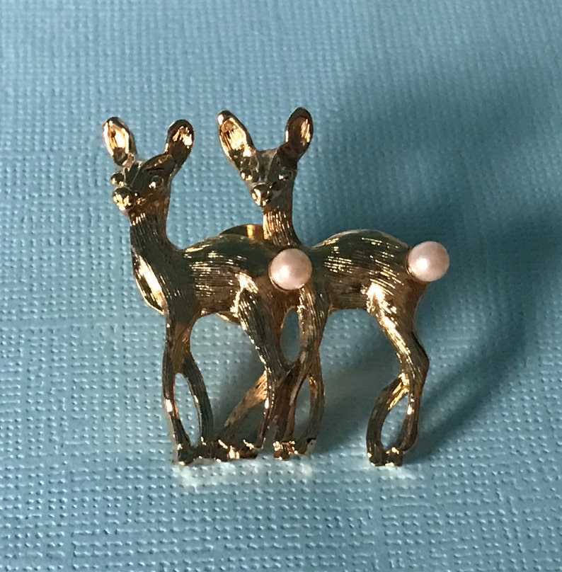 deer with faux pearl tail gold deer pin Christmas brooch deer jewelry reindeer brooch Vintage deer brooch faux pearl deer brooch