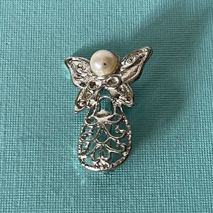 Vintage angel brooch, silver angel pin, faux pearl angel brooch, Christian jewelry, Christmas angel, religious jewelry, angel jewelry