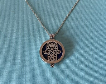 Hamsa Hand necklace, lapis lazuli hand necklace, evil eye protection, eye necklace, evil eye necklace, blue hamsa hand necklace, lapis eye