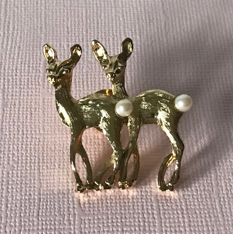 deer with faux pearl tail gold deer pin Christmas brooch deer jewelry reindeer brooch Vintage deer brooch faux pearl deer brooch