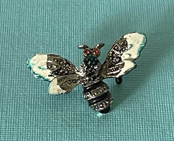 Vintage bee brooch, rhinestone bee pin, blue bee brooch, rhinestone bee brooch, bumble bee pin, honey bee brooch, bee jewelry, bumblebee pin