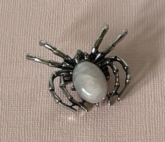Rose quartz spider brooch, tarantula spider pin, … - image 1