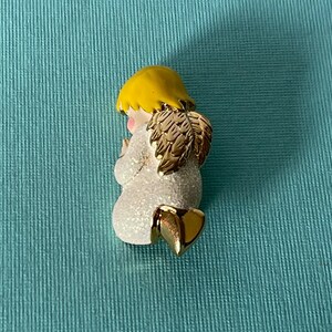 Vintage angel brooch, praying angel pin, religious jewelry, Christian jewelry, angel pin, angel brooch vintage, angel jewelry, angel pin
