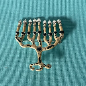 Vintage menorah brooch, Hanukkah brooch, Hanukkah jewelry, menorah pin, Jewish jewelry, Jewish gifts, Hebrew jewelry, candelabra brooch